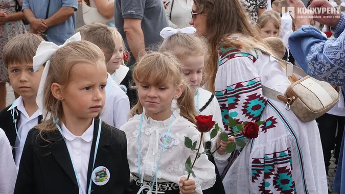 1 вересня у луцькій школі №9: як це було (фоторепортаж)