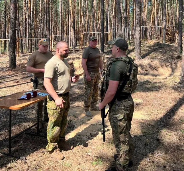 Волинські поліцейські отримали відзнаки в зоні бойових дій (фото)