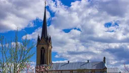 Якою є Лютеранська кірха у Луцьку в розпал весни (фото)
