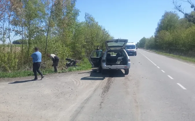 На Волині ВАЗ зніс з дороги тракторець (фото)