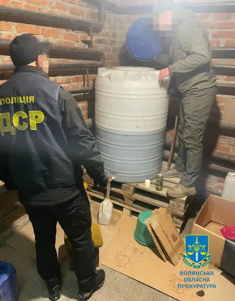 У Луцьку «накрили» підпільний цех із виробництва алкоголю (фото)