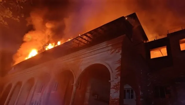 Удар РФ по Києву зруйнував друкарню та знищив майже 250 тисяч шкільних підручників