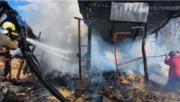 На Волині понад годину гасили пожежу, що сталася через дитячі пустощі (фото)