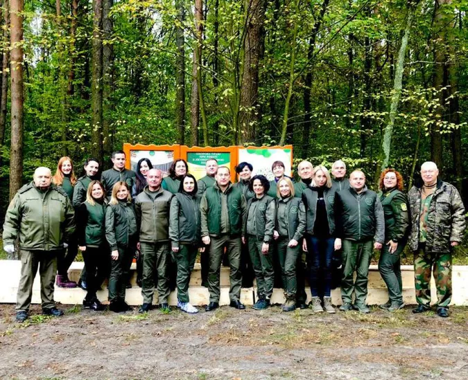Мільйон дерев за добу: по всій Волині лісівники й волонтери долучилися до акції (фото)