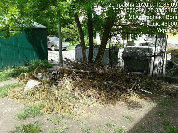 На вулицях Луцька – гори сміття (фото)