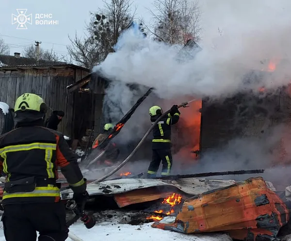 Три пожежі за добу: на Волині горіли будинок і господарські споруди (фото)