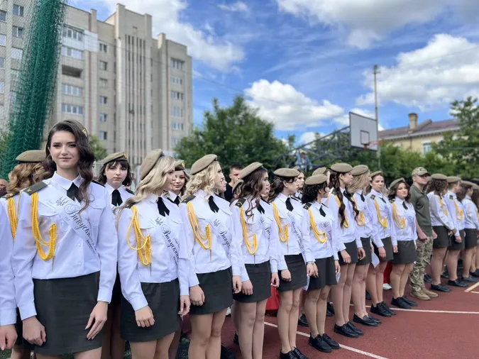 Майже 400 ліцеїстів завершили навчання у військовому ліцеї на Волині (фото)
