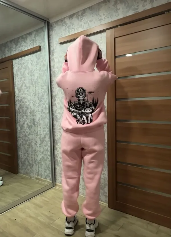 Військова з 100-ї бригади носить рожевий бронік з Hello Kitty (фото)