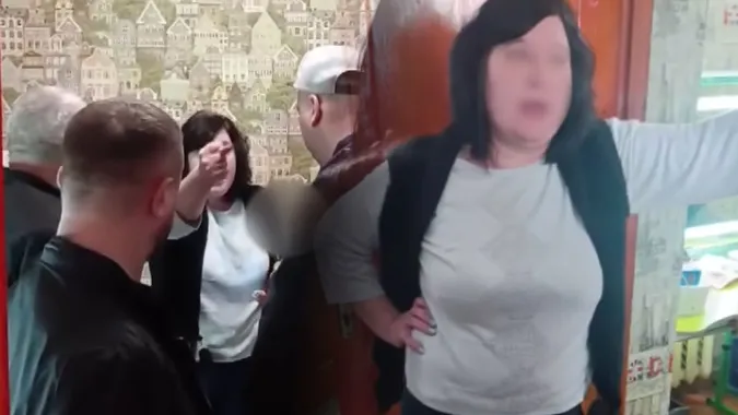 Вчительку, яка послала нах*й батьків, а вдову воїна – на нуль, відсторонили від роботи (відео)