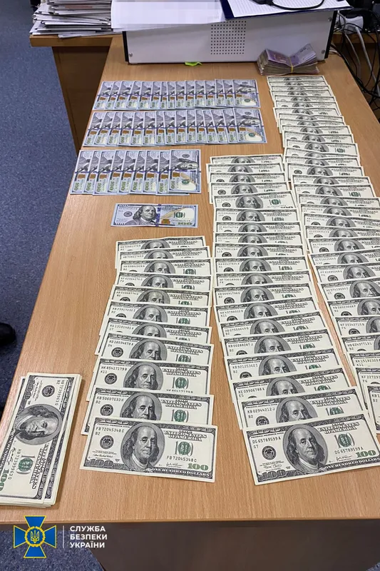 СБУ викрила схему, через яку в Україні легалізували понад 3,5 тисячі незаконних мігрантів (фото)