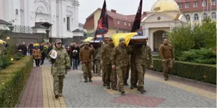 Луцька громада провела в останню дорогу захисників Вадима Глобу та Миколу Язиніна (фото)