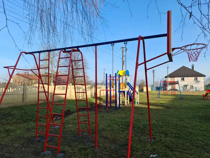 У Піддубцях за кошти інвестора встановили новий ігровий комплекс (фото)