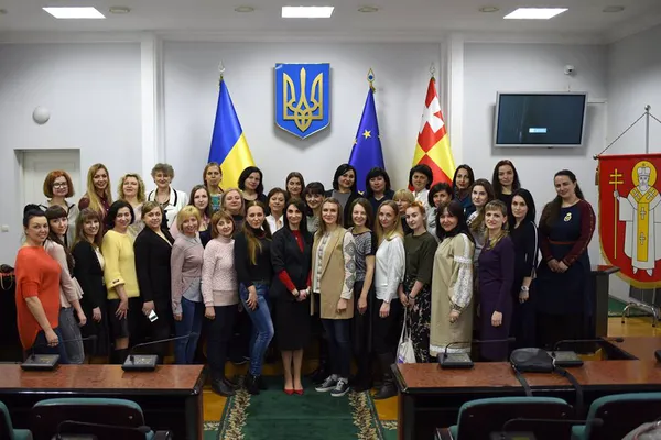 У Луцьку жінок закликали до політичної активності (фото)