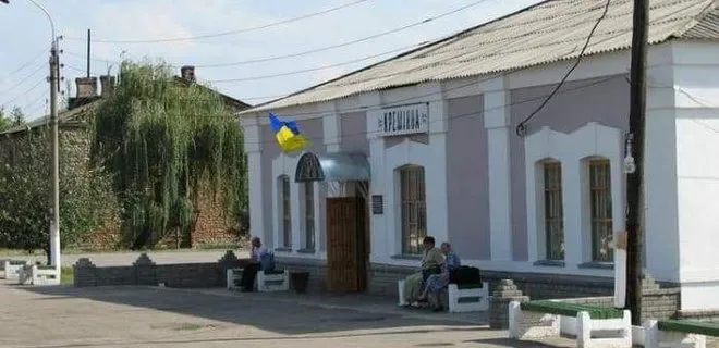 На Луганщині росіяни обстріляли з танка будинок для літніх людей – 56 загиблих