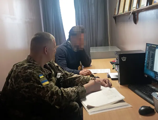 Намагалися втекти з України: на Волині біля кордону затримали двох чоловіків (фото)