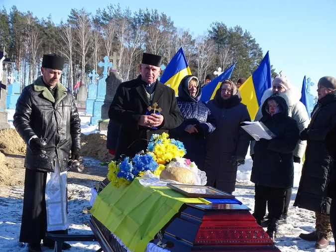 Востаннє додому: на Волині попрощалися з загиблим на Сумщині воїном Павлом Фіщуком