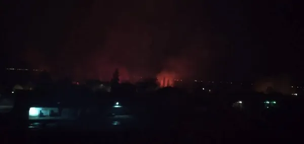 У Луцьку біля Стиру горить суха трава  (фото)