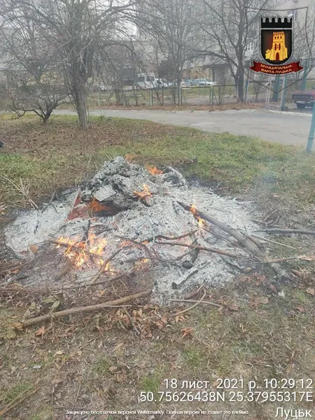 У Луцьку муніципали покарали двірника, який задимів проспект Відродження (фото)