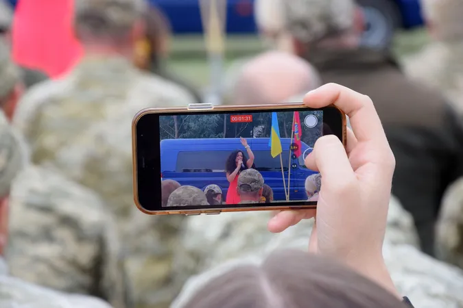 Відомі співачки «перезавантажили» волинських прикордонників (фото)