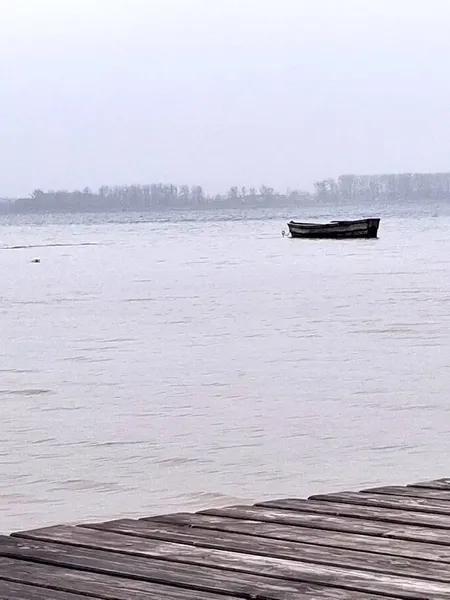 Вода злилася з небом: показали туманні фото Світязю