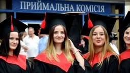 Випускникам-бакалаврам ЛНТУ почесно вручили дипломи (фото)