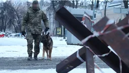 В урядовому кварталі Києва СБУ шукає диверсантів і заборонені предмети (фото)
