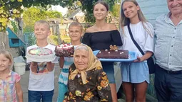 Святкували всією родиною: на Волині привітали довгожительку з 95-річчям (фото)