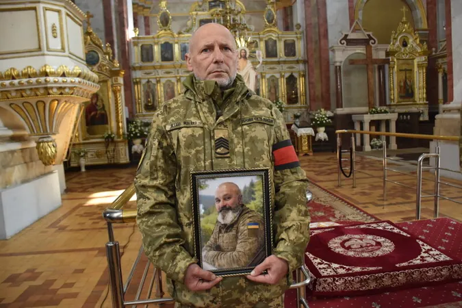 Навіки додому: Луцьк попрощався з двома мужніми воїнами – Анатолієм Андрусиком та Богданом Новосадом
