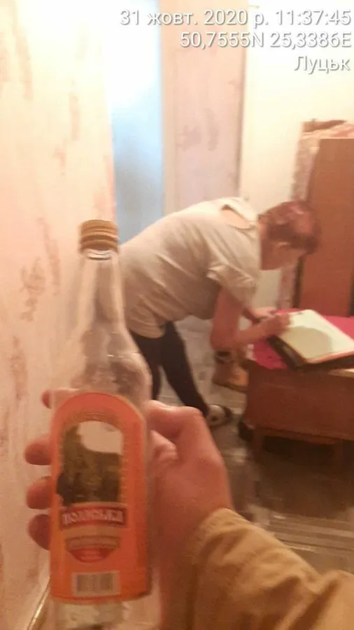 Знову за старе: луцькі муніципали вдруге «накрили» точку торгівлі сурогатом