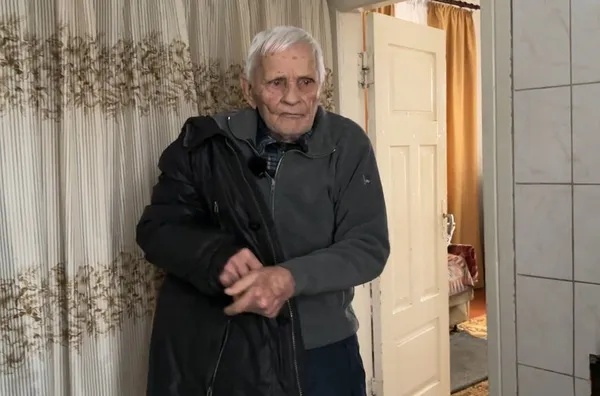 Щодня робить зарядку, доїть козу та сам варить їсти: секрети довголіття 101-річного волинянина