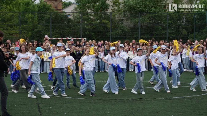 Останній дзвоник у Луцькому ліцеї №9: як це було (фото)