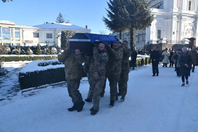 У Луцьку попрощалися із загиблим на Донеччині Віталієм Майсузенком (фото)