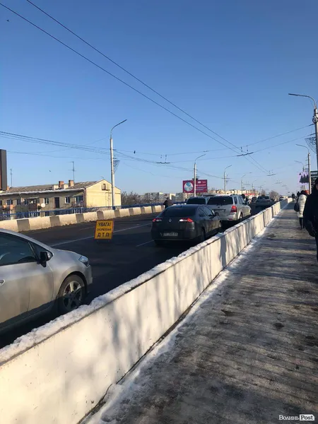 У Луцьку на шляхопроводі сталася подвійна ДТП (фото)