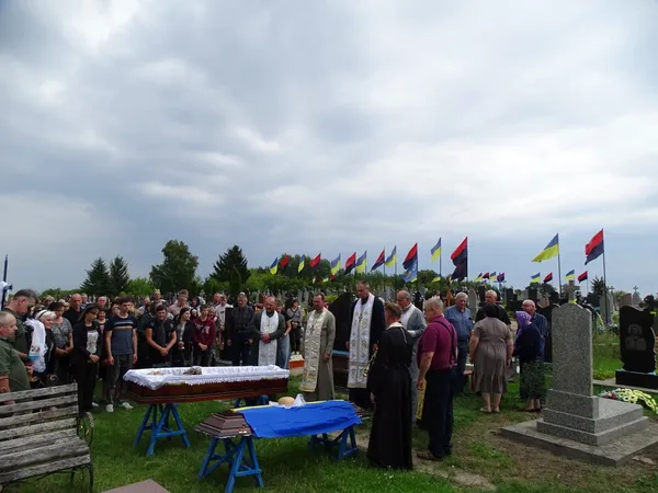 На Волині попрощалися із 43-річним десантником Сергієм Остапуком (фото)