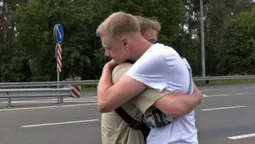 Три роки розлуки з братом: на «Ягодині» зустріли 16-річного хлопця, якого проти волі вивезли до Росії (фото)