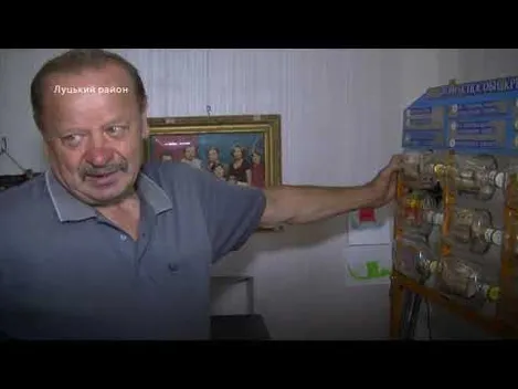 Кораблі у пляшках: волинянин майструє вітрильники-мініатюри (відео)
