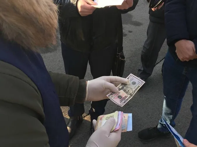 У «Ягодині» працівниці митниці взяли хабар за пропуск «євробляхи»: їх судитимуть