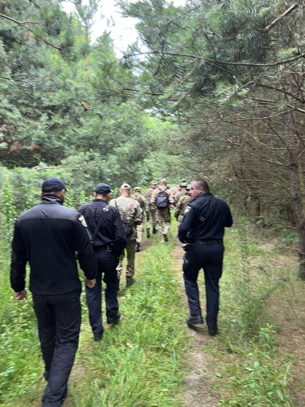 У лісі на Волині знайшли тіло зниклої 82-річної бабусі (фото)