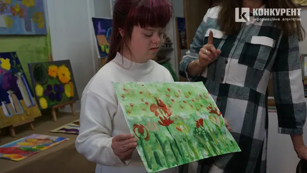 У Луцьку відбулася виставка картин «сонячної» лучанки (фото)