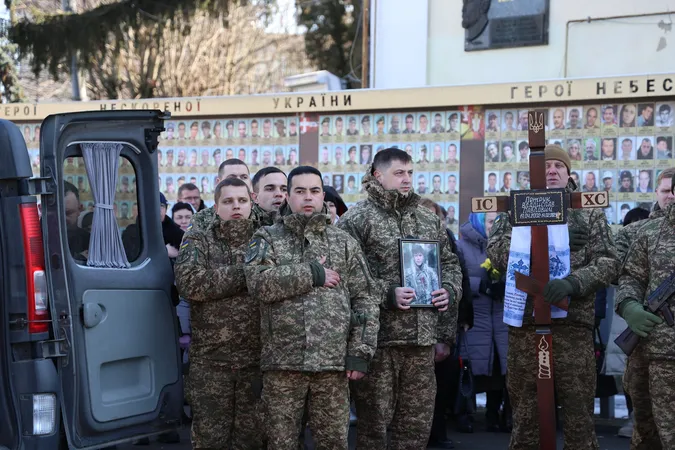 У Луцьку попрощалися із загиблими воїнами Владиславом Петруком та Андрієм Серганчуком (фото)