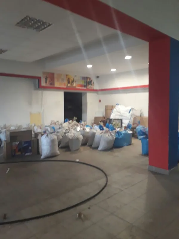 У Польщі за організацію підпільної тютюнової фабрики затримали чотирьох українців (фото, відео)