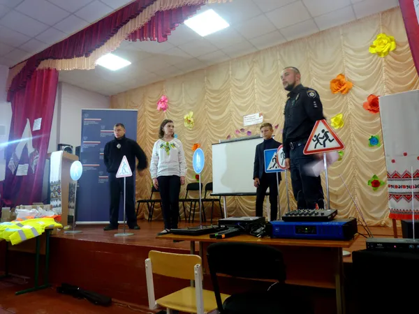 Школярі неподалік Луцька світитимуться вночі (фото)