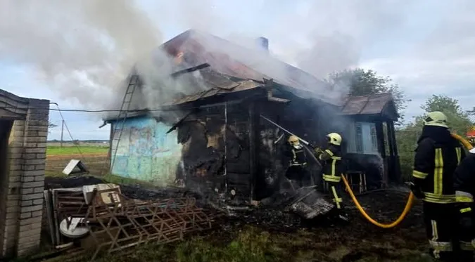 У селі під Луцьком «підгоріла» хата (фото)