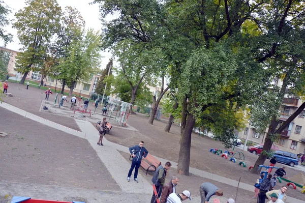 Найактивніші мешканці зібралися на толоку...
