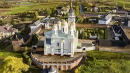 Медведчук і Марченко у монастирі на Волині мали свої хороми (відео)