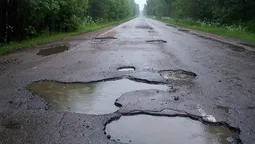 Волинський нардеп просить відремонтувати "дорогу смерті" (відео)