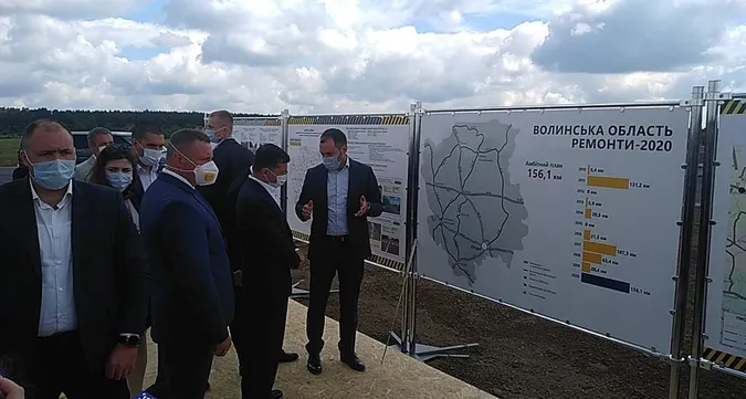 Зеленський приїхав на Волинь: перевіряє ремонт дороги (фото, пряма трансляція)