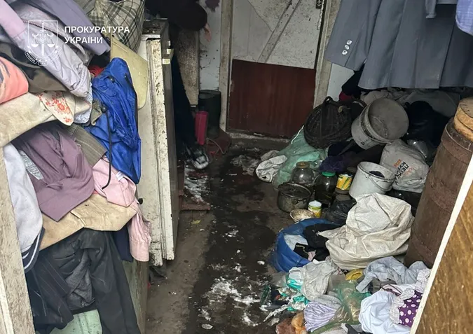 Діти жили в пеклі: у Луцькому районі батьки морили голодом малюків (фото)