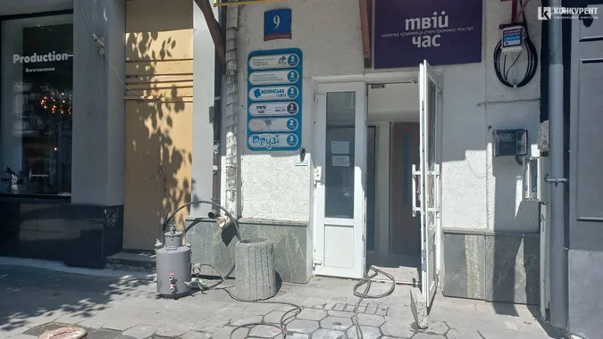«Стрельнув» шланг: балон на Лесі Українки налякав пів Луцька (фото, відео)