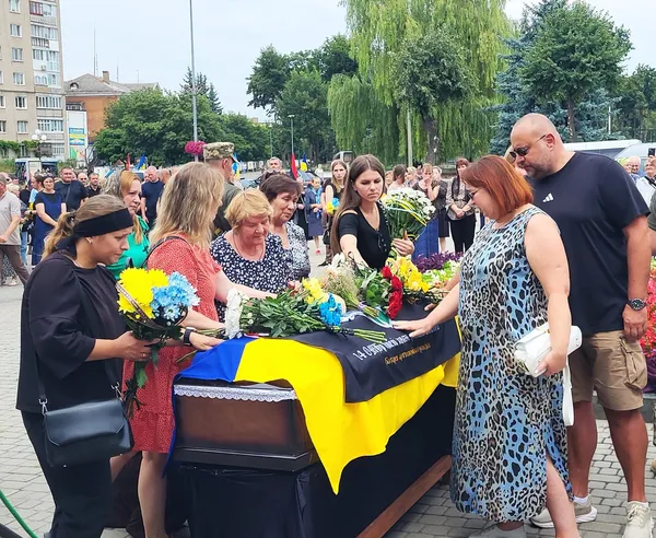 У Ковелі віддали останню шану 49-річному воїну Віталію Мартинюку (фото)